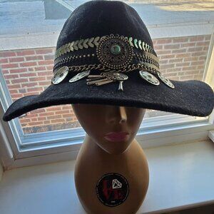 Large brim hat